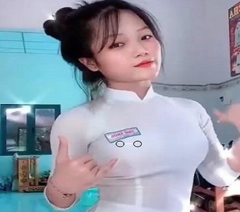 Em gái TPHT thủ dâm